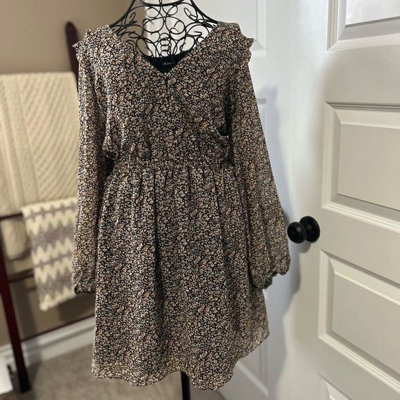 Madewell Dresses & Skirts - Madewell Black Floral Dress with Flutter Shoulder and Elastic Waist Boho